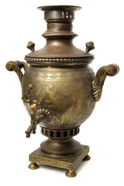 A late 19th-century samovar made in Tula, Russia, a metalworking town south of Moscow. The very first samovar factory opened in Tula in 1778. As demand for samovars grew, the town became almost synonymous with the production of the giant hot-water urns. Cafe Expresso, Small Cafe Design, Antique Shelves, Russian Tea, Russian Literature, Concrete Lamp, Art Furniture Design, Tea Culture, Chocolate Tea