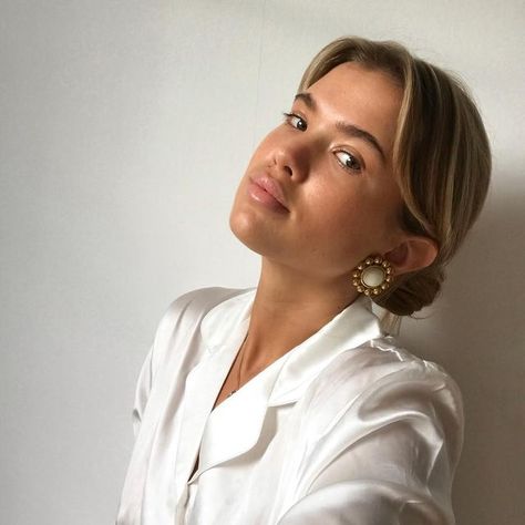 MATILDA DJERF on Instagram: "Saturday 🥒" Sleek Bun With Curtain Bangs, Matilda Djerf Updo, Bridesmaid Bun, Money Hair, Matilda Djerf Style, How To Do Eyebrows, Color Trends Fashion, Matilda Djerf, Styles P