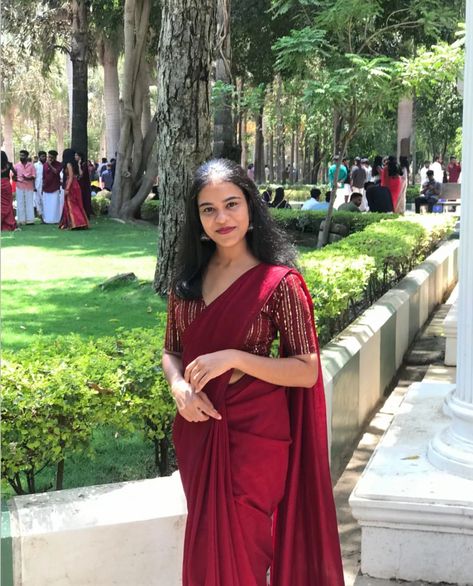 Aesthetic South Indian Saree, Plain Saree With Blouse Design, Wine Red Saree For Farewell Party, Plain Saree With Heavy Blouse Color Combos, Maroon Saree Blouse Combination, Plain Saree Blouse, Latest Fashion Blouse Designs, Plain Saree With Heavy Blouse, Long Skirt Top Designs