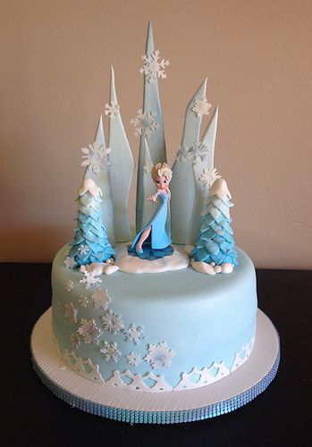 Untitled | Flickr - Photo Sharing! Frozen Birthday Cake Ideas, Frozen Party Cake, Elsa Torte, Frozen Birthday Party Cake, Pastel Frozen, Elsa Cake Frozen, Frozen Theme Cake, Bolo Frozen, Elsa Cakes