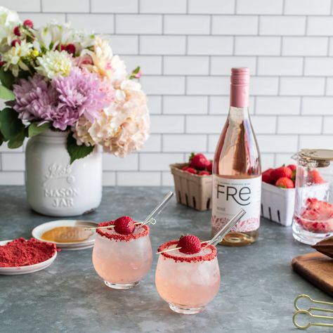 FRE Rosé Strawberry Smash Mocktail - Fre Wines: Non-Alcoholic Wines Stone Fruit Sangria, Fruit Sangria, Rose Drink, Rose Lemonade, Non Alcoholic Wine, Strawberry Mojito, Mocktail Recipes, Cherry Limeade, Strawberry Juice