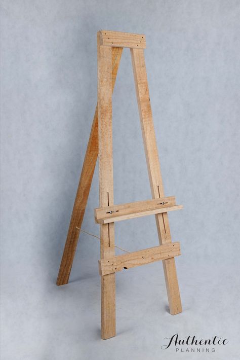 Wood Stands For Wedding, Diy Painting Easels, Diy Canvas Stand, Diy Art Easels, Painting Stand Wooden, Diy Easel Stand For Painting, Diy Wood Easel Stand, Easel Diy, Diy Backdrop Stand