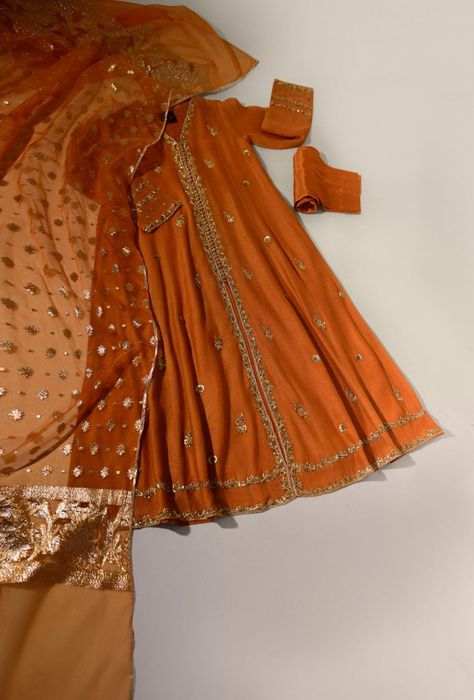 Orange Indian Suit, Dress Design For Wedding, Party Wear Dress Ideas, Trend Outfits, Baju Kahwin, True Autumn, Shadi Dresses, Heavy Dresses, Outfit Autumn