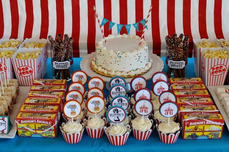 Carnival Birthday Cakes, Vintage Circus Birthday Party, Carnival Baby Showers, Circus Birthday Party Theme, Carnival Birthday Party Theme, Dessert Table Birthday, Cake Dessert Table, Party Food Themes, Circus Theme Party