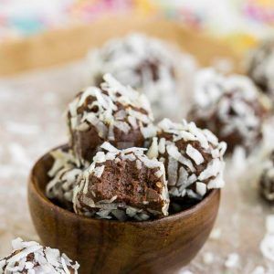 Arbonne Protein, Arbonne Recipes, Protein Balls Recipes, Clean Snacks, Snack Healthy, Energy Bar, Protein Bites, Chocolate Shake, Protein Balls