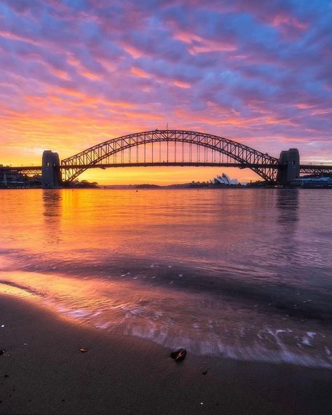 Harbor Bridge, Harbor City, Watercolor Art Landscape, Art Assignments, Famous Architecture, Bridge Photography, Harbour Bridge, Sydney Harbour, Autumn Scenes