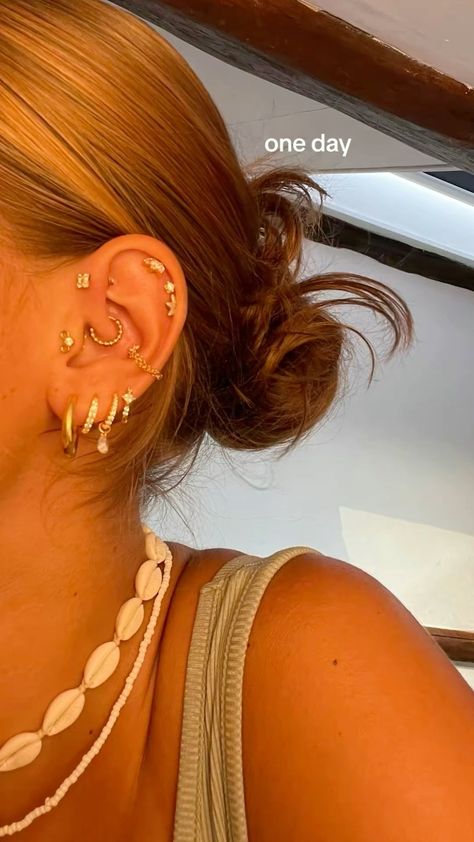 Letter Silhouette, Piercings Aesthetic, Ear Peircings, Cool Ear Piercings, Pretty Ear Piercings, Cute Ear Piercings, Cool Piercings, Ear Style, Cute Piercings