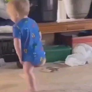 Ben Obianozie on Instagram: "Little kids cursing always cracks me up!😂 Reposted @tallfulla Funny Toddlers Part 4 - The swearing / bad language edition. #funny #funnytoddlers #swearing #kids #toddlers" Kids Swearing, Funny Toddler Videos, Funny Toddlers, Annoying Kids, Toddler Videos, Bad Language, Toddler Humor, Cuss Words, Bad Kids