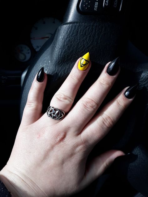 Hufflepuff Nails Simple, Hufflepuff Nail Designs, Hufflepuff Nail Art, Simple Harry Potter Nails, Hogwarts Nails, Hufflepuff Nails, Universal Nails, Harry Potter Nails Designs, Potter Nails