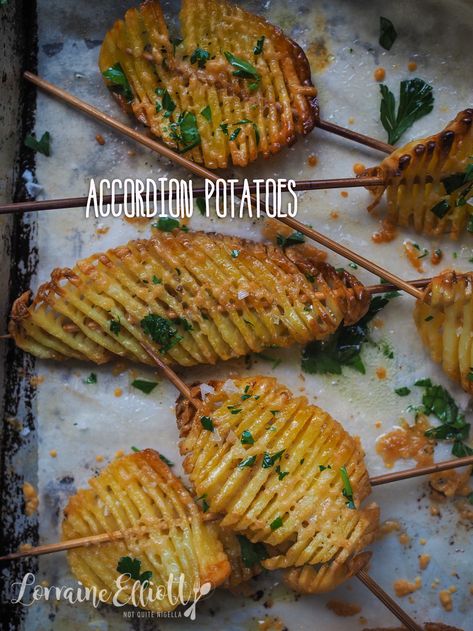 Accordion Potatoes @ Not Quite Nigella Accordion Potatoes, Accordion Potato, Best Banana Bread, Potato Side Dishes, Potato Dishes, Banana Bread Recipes, Potato Chips, Vegetable Dishes, Potato Recipes