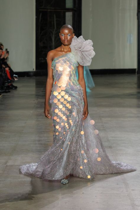 Silver Mermaid Dress, Couture Ss23, Holographic Dress, High Fashion Runway, Georges Chakra, 90s Runway Fashion, Silver Mermaid, Spring Summer 2023, Mermaid Fashion