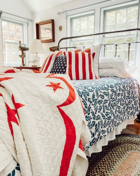 Decorating with red, white, and blue in the guest bedroom Red White And Blue Bedroom, Independence Day Diy, Decorating With Red, Americana Bedroom, Patriotic Bedroom, 60s Kitchen, Vibe Bedroom, Fourth Of July Decor, Retro 60s