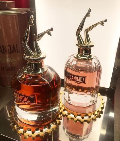 Perfume Branding, Luxury Perfume Women, Perfume Miss Dior, Miss Dior Perfume, Aesthetic Perfume, Collection Aesthetic, Perfume Genius, Versace Perfume, Perfume Women