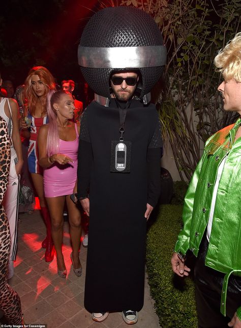 Jessica Biel is N*Sync era Justin Timberlake while he comes as her mic at Casamigos' Halloween party N Sync, Hotdog Costume, Jungle Dress, Linda Thompson, Metallic Jumpsuits, Ali Larter, Hippie Costume, Jessica Biel, Christina Hendricks