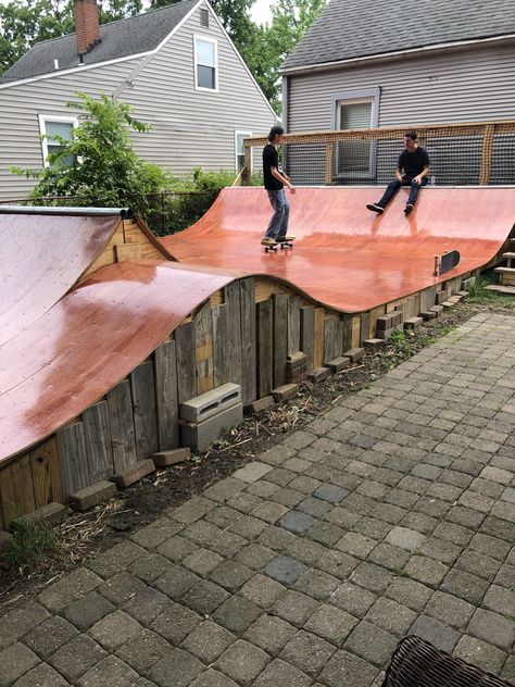 Bmx Ramps, Backyard Skatepark, Outdoor Ramp, Skateboard Room, Skatepark Design, Scooter Ramps, Mini Ramp, Skate Ramps, Skate Ramp