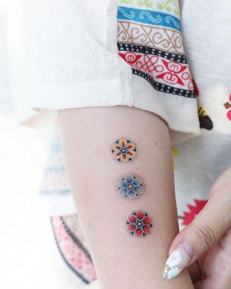 Korean Flower Tattoo, Back Of Ankle Tattoo, Traditional Korean Art, Korean Tattoo, Korean Tattoo Artist, Korean Flower, Korean Tattoos, Delicate Tattoo, Tatuaje A Color