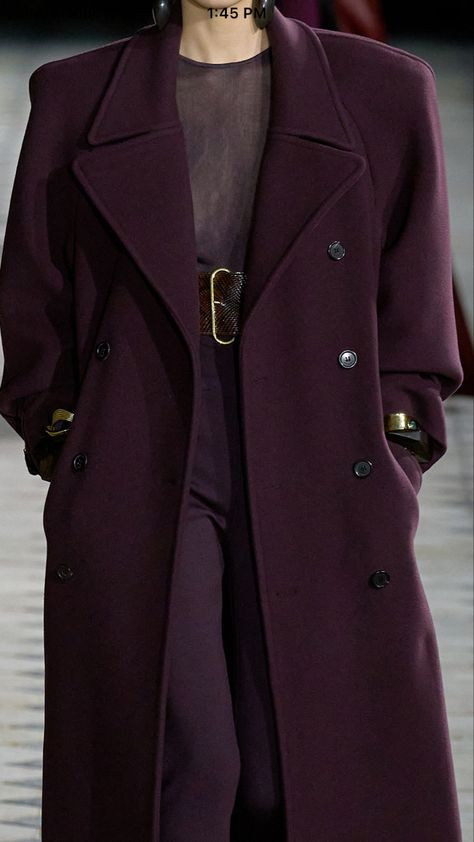 Purple Trench Coat, Color Outfits, Coat Outfit, Purple Outfits, Plum Color, Coat Outfits, Outfit Inspo Fall, Fashion Mode, Colourful Outfits