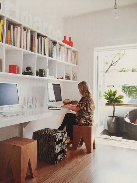 Wall to wall built in study desk. Built In Study, Study Room Design, Small Apartment Interior, Office Shelf, Harmony House, Study Nook, Office Guest Room, Home Office Storage, New York Apartment