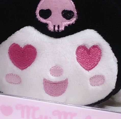 Kuromi Heart, Sanrio Heart, Sanrio Matching Pfp, Sanrio Matching, Kuromi Pfp, Pfp Hello Kitty, A Mimir, Goth Gf, Hello Kitty And Friends