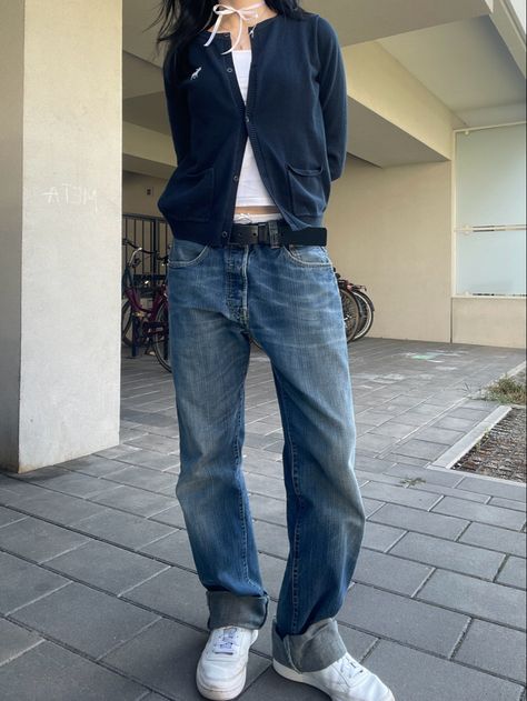 Dark Navy Jeans Outfit, Baggy Dark Blue Jeans Outfit, Navy Blue Old Money, Baggy Blue Jeans Outfit, Blue Baggy Jeans Outfit, Navy Jeans Outfit, Low Rise Baggy Jeans Outfit, Fall Trends 2023, Dark Blue Jeans Outfit