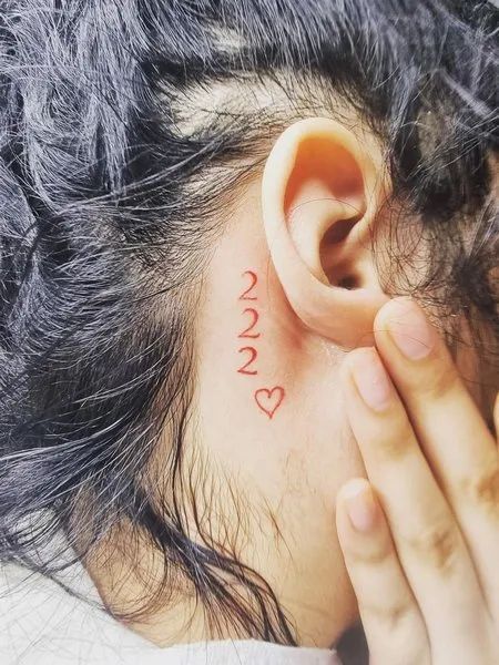 Back Ear Tattoo, Behind Ear Tattoos, Red Heart Tattoos, 16 Tattoo, Small Heart Tattoos, Tattoo Heart, Tattoos Geometric, Red Ink Tattoos, Red Tattoos