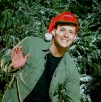 Matching Pfp Series, Desktop Wallpaper Supernatural, Matching Supernatural Pfps, Matching Spn Pfp, Supernatural Profile Pictures, Jensen Ackles Christmas, Supernatural Matching Pfp, Christmas Wallpaper Matching, Dean Winchester Christmas