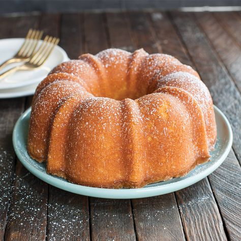 Sweet yet simple, this Vanilla Pound Cake recipe creates the perfect Bundt that can be made year-round for different occasions. Recipe made to fit any 6 Cup Bundt Pan. Vanilla Pound Cake Recipe, Bundt Pan Recipes, Pound Cake Glaze, Beach Recipes, Easy Pound Cake, Pound Cake Recipes Easy, Bundt Recipes, Glaze For Cake, Mini Bundt