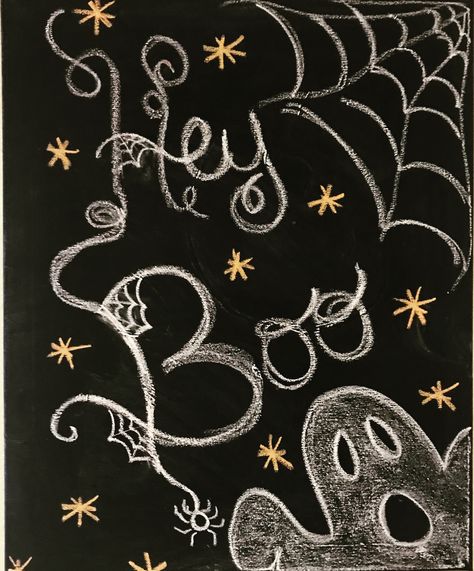 Halloween Drawings On White Board, Fall Chalkboard Wall Art, Fall Halloween Chalkboard Art, Hey Boo Chalkboard Art, Spooky Season Chalkboard Art, Cute Halloween Chalkboard Ideas, Fall Chalkboard Art Diy Easy, Halloween Chalkboard Art Witch, Halloween Blackboard Chalk Art