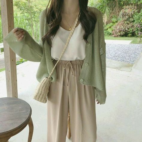 Spring Outfits Inspiration, Kids Song, Outfit Korean Style, Soft Spring, Korean Casual Outfits, Korean Girl Fashion, Korean Fashion Trends, Ulzzang Fashion, 가을 패션