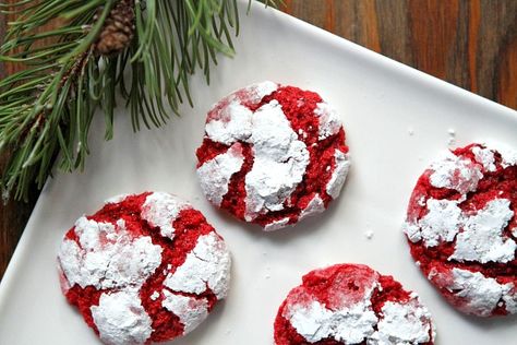 Red Velvet Gooey Butter Cookies - RecipeGirl Gooey Butter Cookies Recipe, Festive Cookie Recipes, Red Velvet Crinkle Cookies, Gooey Butter Cookies, Red Velvet Recipes, Gooey Butter, Velvet Cookies, Homemade Pudding, Diy Easy Recipes