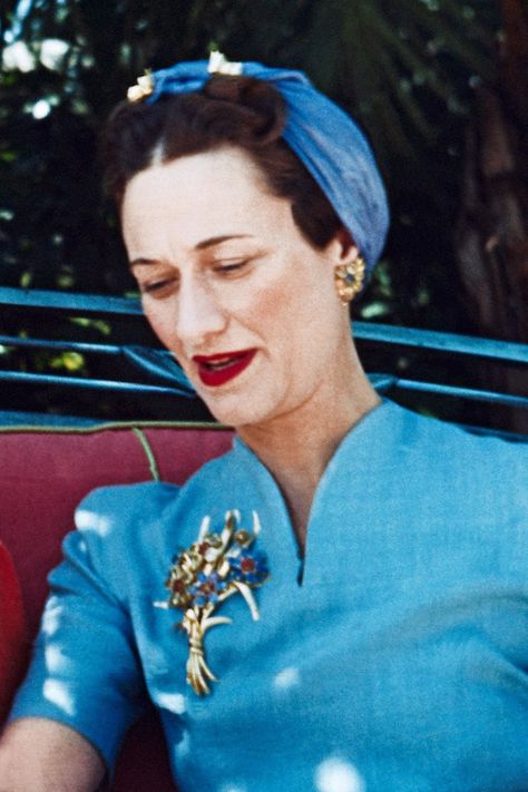 Giant Beetle, Duchess Of Windsor, Wallis Simpson, Brooch Dress, Chanel Brooch, Smart Women, Royal Jewels, Diamond Brooch, British Royalty