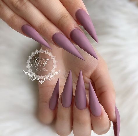 plum / purple matte stiletto nails Stiletto Nails Fall Colors, Medium Stiletto Nails Designs, Lavender Stiletto Nails, Purple Stilleto Nails, Simple Stiletto Nails Designs, Purple Stiletto Nails Design, Nail Art Fall Colors, Stiletto Nails Matte, Simple Stiletto Nails