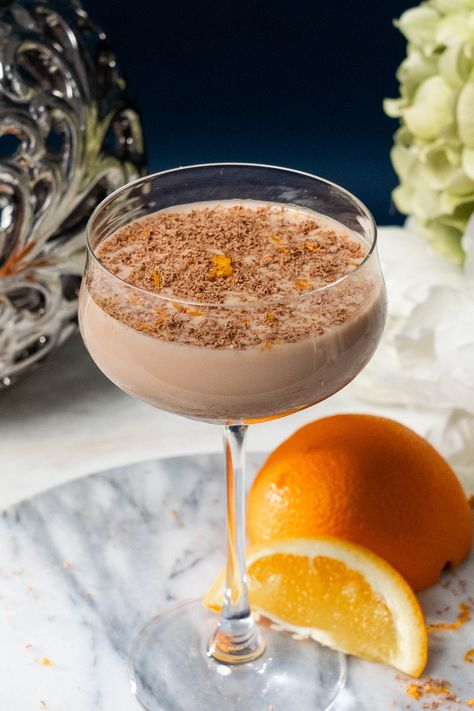 Chocolate Orange Cocktail Drinks, Chocolate Orange Espresso Martini, Chocolate Orange Cocktail, Chocolate Orange Martini, Dessert Martinis, Orange Martini, List Of Desserts, Chocolate Martini Recipe, After Dinner Cocktails