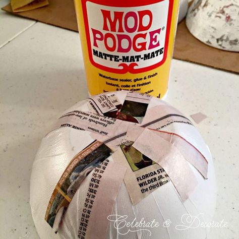 Mod Podge Paper Mache  - Today I am showing you how I made my DIY paper mache bowl. I saw beautiful paper mache bowls at a booth at an art show and I couldn’t believe what the artist was charging for them, but now that I have tried to make them, I know Diy Paper Mache, Paper Mache Bowl, Mod Podge Matte, Making Paper Mache, Paper Mache Bowls, Paper Towel Tubes, Diy Blanket Ladder, Modge Podge, Décor Diy