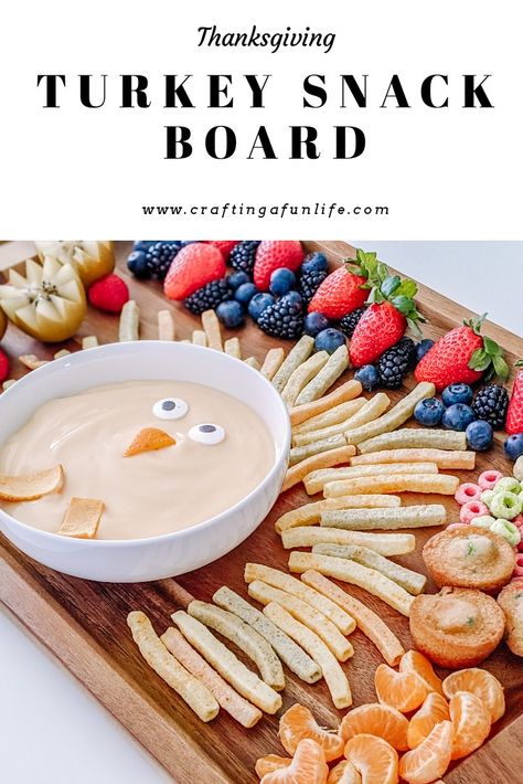 Kids Thanksgiving Snack Board, Thanksgiving Charcuterie Board For Kids, Preschool Thanksgiving Snacks, Thanksgiving Charcuterie Board Kids, Turkey Snack Board, Thanksgiving Snack Board, Blueberry Raspberry Muffins, Autumn Snacks, Thanksgiving Charcuterie Board