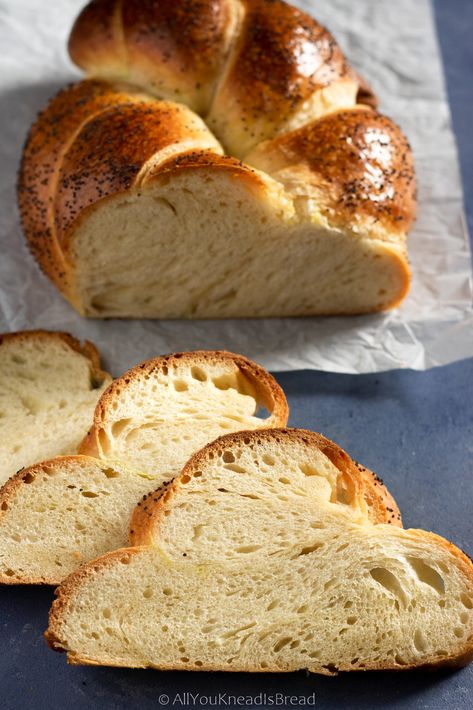 Easy and Delicious Sourdough Challah - All you knead is bread Sourdough Challah, Sourdough Brioche, Challah Bread Recipe, Challah Bread Recipes, Brioche Recipe, Sourdough Starter Discard Recipe, Easy Sourdough, Real Bread, Braided Bread