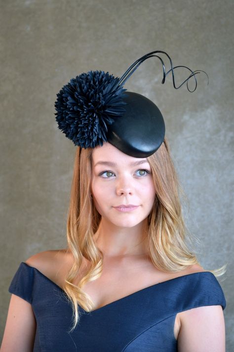 Handmade Headpiece, Pom Pom Fashion, Fascinator Hats Diy, Wedding Headbands, Hats Style, Bridal Headbands, Royal Hats, Occasion Hats, Race Wear