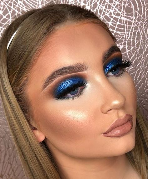 Blue Eyeshadow Looks, Festival Makeup Glitter, Peach Makeup, Eye Makeup Designs, Colorful Eye Makeup, Makeup Eye Looks, Creative Eye Makeup, Double Denim, Blue Eyeshadow