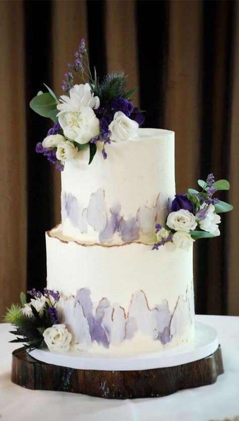 Lavender Cake Wedding, Simple Purple Wedding Cake, Lavender And Gold Wedding Cake, Lavender Wedding Cake Ideas, Lavender Cake Design, Wedding Cake With Lavender, Lavender Birthday Cake, Wedding Cake Lavender, Wedding Cakes Lavender