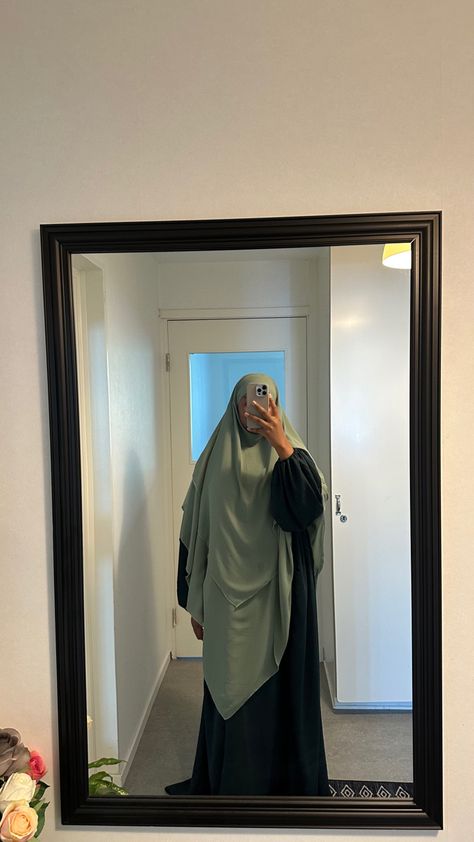 Vert Dark Green Abaya, Green Abaya, Elegant Wardrobe, Dark Green Dress, Green Dress, Green Colors, Dark Green, Wardrobe, Green