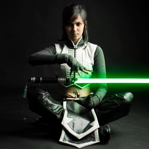 Lightsaber Poses, Jedi Fanart, Cosplay Poses, Let Go Of Everything, Star Wars Background, Warrior Outfit, Jedi Sith, Star Wars Fashion, Star Wars Characters Pictures