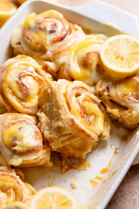 Lemon Curd Sweet Rolls Cinnamon Roll Ideas, Recipe Cinnamon Rolls, Fresh Lemon Recipes, Lemon Sweet Rolls, Dessert Cinnamon, Lemon Rolls, Cambrea Bakes, Best Homemade Cinnamon Rolls, Lemon Bar Cookies