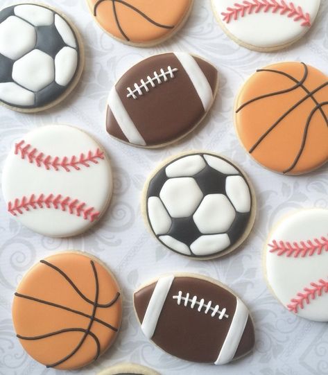 Football Sugar Cookies, Soccer Cookies, Basketball Cookies, Sports Cookies, Royal Iced Cookies, Cookies Sugar, Sugar Cookie Icing, Iced Sugar Cookies, Sugar Cookie Designs