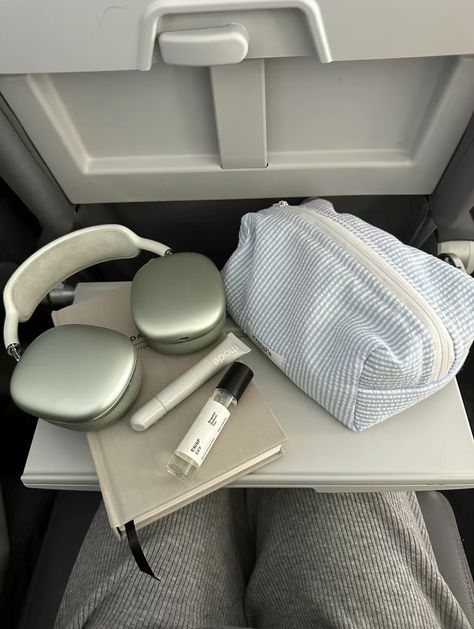 Headphones For Iphone, Airport Aesthetic, Airpods Max, 사진 촬영 포즈, Airplane Mode, Dream Lifestyle, Dolby Atmos, Apple Airpods, Bluetooth Headphones