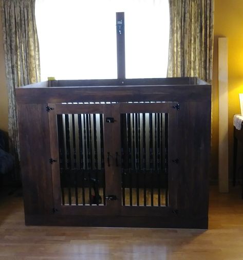 Dog Crate Furniture Diy, Xxl Dog Crate, Banister Rails, Diy Dog Crate, Diy Dog Kennel, Diy Storage Rack, Crate Furniture Diy, Crate Diy, Hardware Cloth