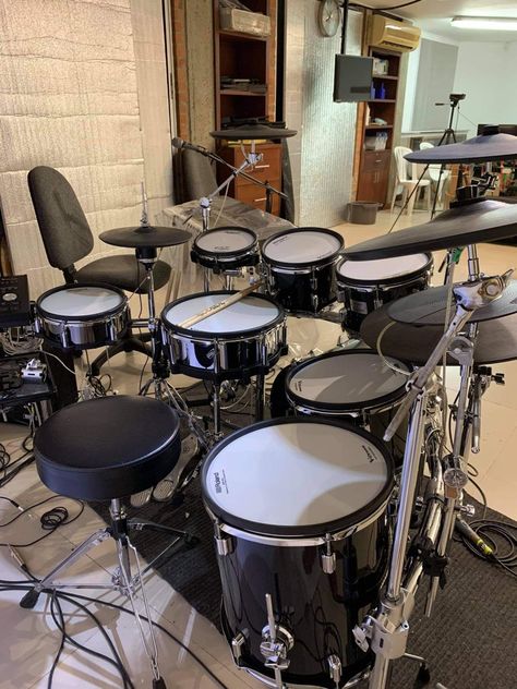 Drum Kit Aesthetic, Cool Drum Set, Drum Set Aesthetic, Drum Seat, Electric Drums, Drums Set, Electric Drum Set, Drums Studio, Digital Drums