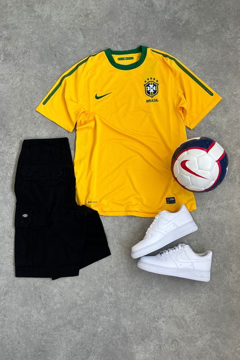 Brazil football shirt with dickies cargo shorts and football Brazil Shirt Outfit, Brazil Core, Brazil Shirt, Shirt Outfit Men, Vintage Outfit, Vintage Wear, Vintage Nike, Football Shirts, Shirt Outfit