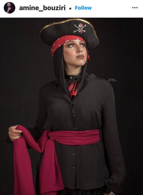 Hijab Halloween Costumes, Halloween Pirates, Female Pirate Costume, Pirate Halloween Costumes, Pirate Halloween, Costume Inspo, Pirate Woman, Pirate Costume, Halloween Outfits