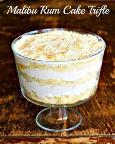 Trifle With Lady Fingers, Malibu Rum Cake, Mousse Trifle, Dessert Trifle, Sweets Homemade, Trifle Bowl Recipes, Cake Trifle, Trifle Cake, Trifle Dessert Recipes