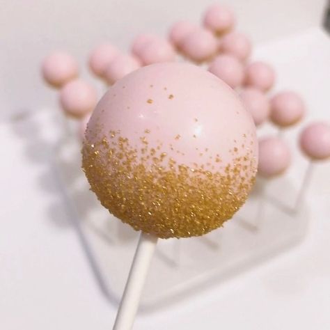 Cake Pops and More By Gio LLC on Instagram: “A close up of this pink and gold cake pop. So far this style is one of my favorite ones to make. It’s so simple but yet it looks so…” Light Pink Cake Pops, Light Pink Cake, Gold Baby Shower Cake, Pink And Gold Cake, Pink Cake Pops, Pink Sweet 16, Pop Ideas, Baby Shower Cake Pops, Gold Cake